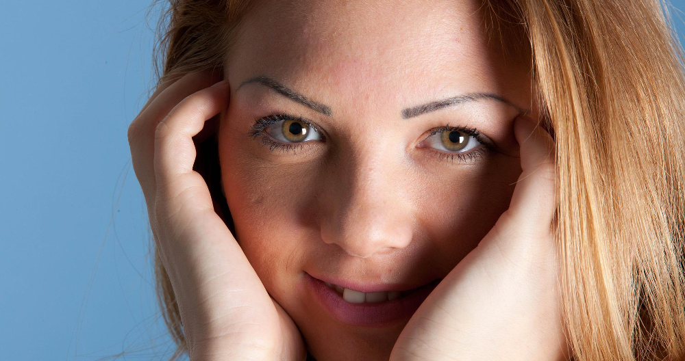 Bild einer Frau mit einer Epilierten und Haarfreien Oberlippe